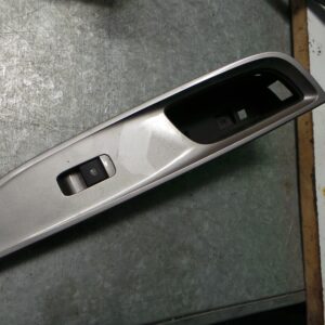 2015 HOLDEN COMMODORE POWER DOOR WINDOW SWITCH