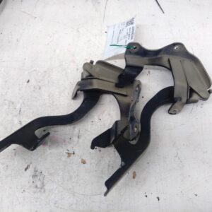 2011 HOLDEN CAPTIVA BONNET HINGE STRUT