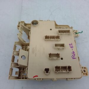 2011 FORD FALCON FUSE BOX