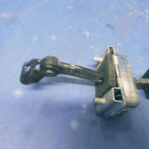 2009 HOLDEN COMMODORE DOOR HINGE RUNNER