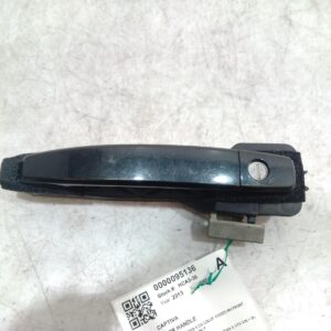 2013 HOLDEN CAPTIVA DOOR HANDLE