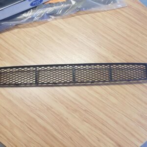 2001 FORD FOCUS GRILLE