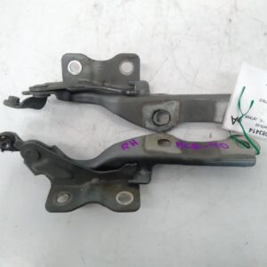 2015 HOLDEN CRUZE BONNET HINGE STRUT