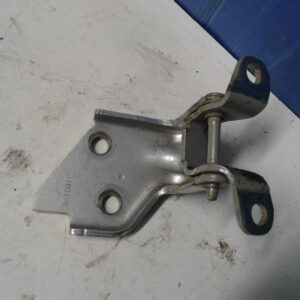 2012 HOLDEN COLORADO DOOR HINGE RUNNER