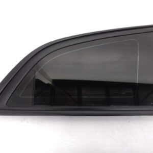 2016 HOLDEN COMMODORE RIGHT REAR SIDE GLASS