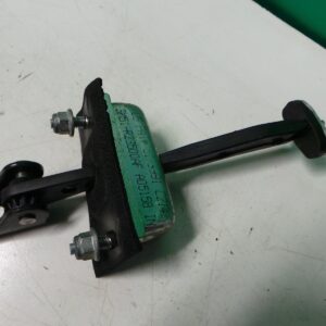 2005 FORD FOCUS DOOR HINGE RUNNER