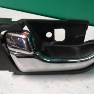 2012 HOLDEN COLORADO DOOR HANDLE