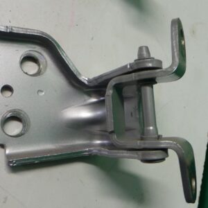 2013 HOLDEN COLORADO DOOR HINGE RUNNER