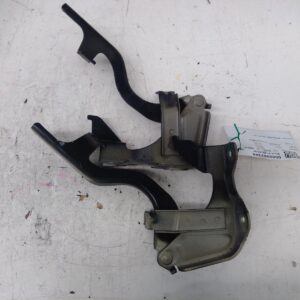 2011 HOLDEN CAPTIVA BONNET HINGE STRUT