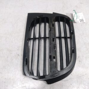 2004 PORSCHE CAYENNE GRILLE