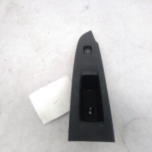 2017 HOLDEN TRAILBLAZER POWER DOOR WINDOW SWITCH