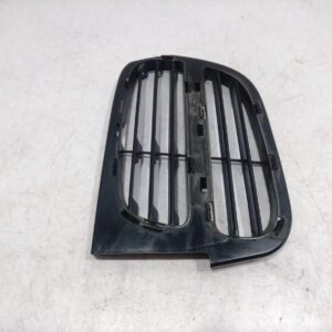 2004 PORSCHE CAYENNE GRILLE