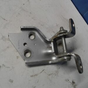 2012 HOLDEN COLORADO DOOR HINGE RUNNER