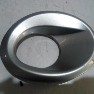 2003 FORD MONDEO RIGHT HEADLIGHT SURROUND