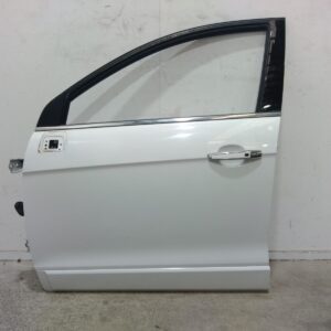 2017 HOLDEN CAPTIVA LEFT FRONT DOOR